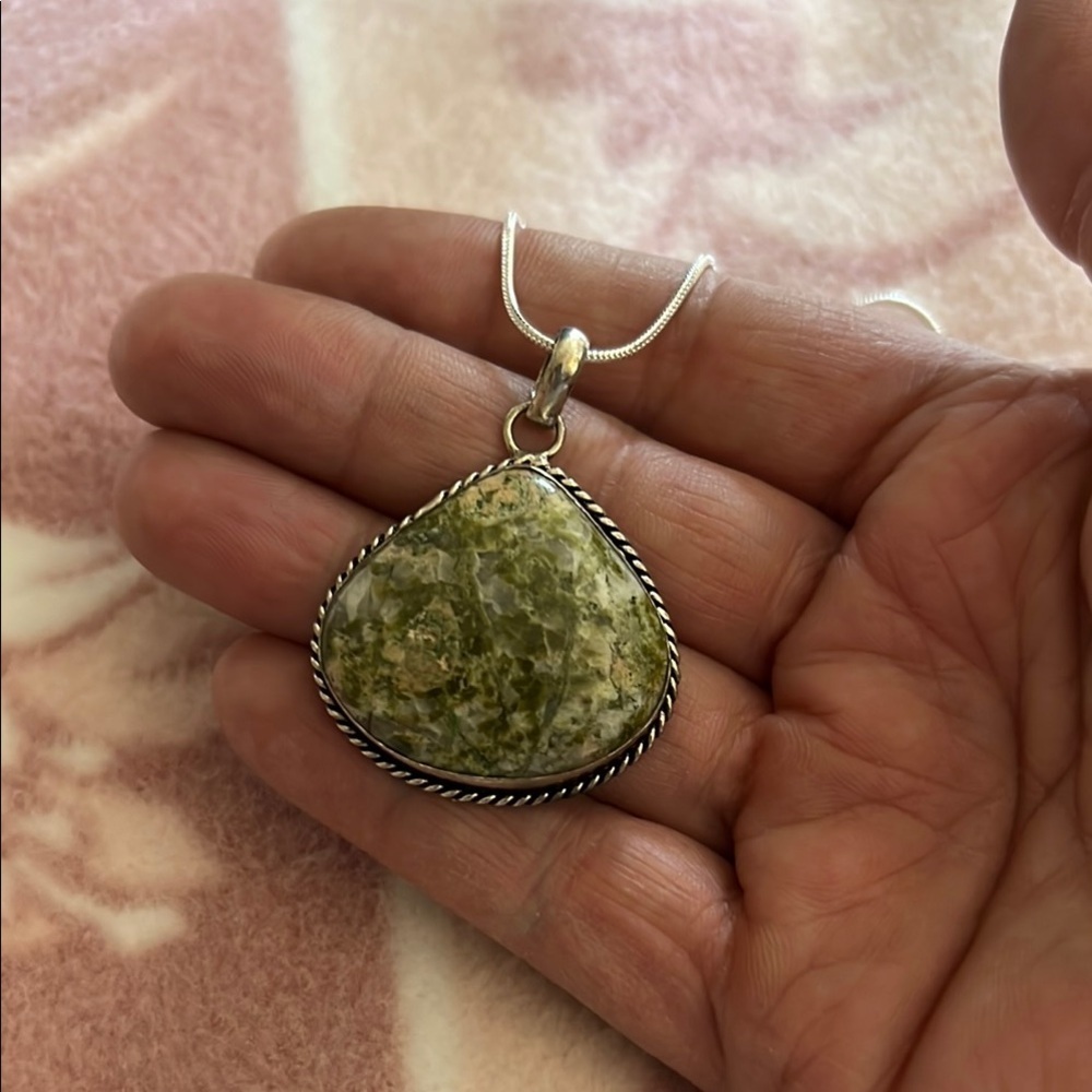 Sterling Silver 925 Necklace with Green Teardrop Gemstone Pendant – Natural
